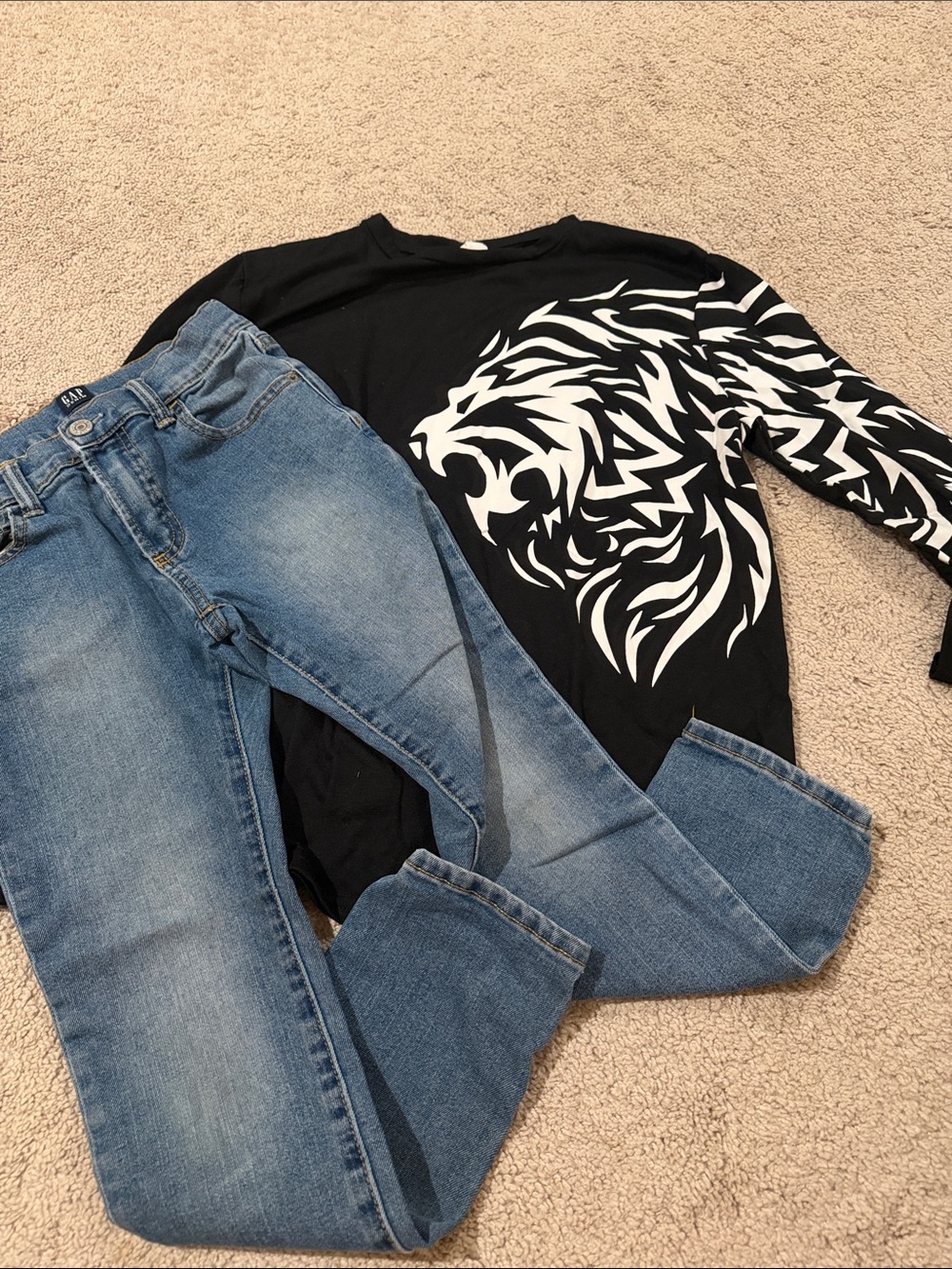 SHEIN Black Long Sleeve Tee with White Lion Motif